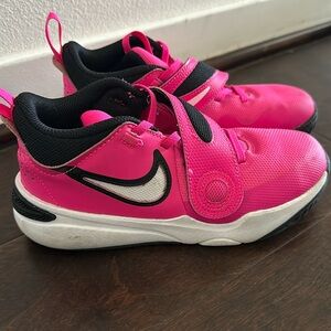 Nike Basketball Shoes, size 2Y, pink & black